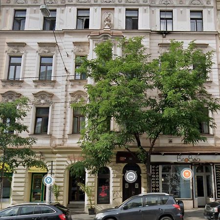 Quite Loft With Balcony And 3 Air Conditioners Praga Zewnętrze zdjęcie